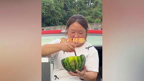 夫妻摔西瓜路人吃瓜视频,一场欢乐的街头“瓜”事