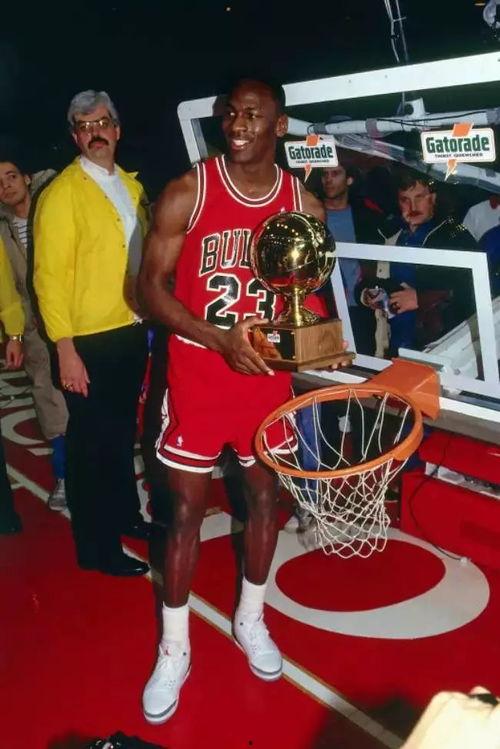 乔丹吃瓜群众是谁啊视频,揭秘“乔丹吃瓜群众”视频背后的神秘人物