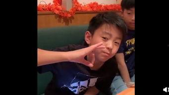 巨星萌娃二蛋吃瓜视频,萌态可掬萌翻网友