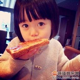 巨星萌娃二蛋吃瓜视频,萌态可掬萌翻网友