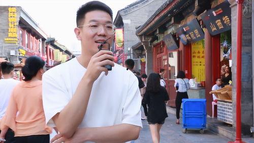 倒垃圾的吃瓜群众视频,吃瓜群众视频揭秘社区生活百态