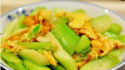 给猪吃瓜炒鸡蛋视频,猪儿也爱这美味佳肴