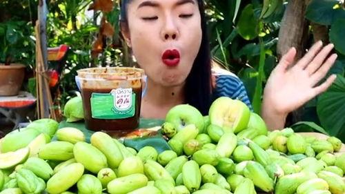 姐姐吃八月瓜视频大全免费观看,姐姐们的美味分享视频大盘点