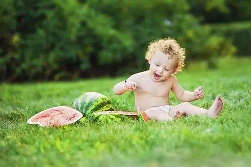 婴儿在线吃瓜视频,萌化网友心